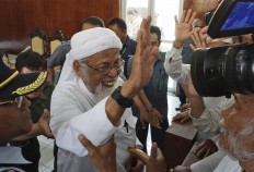 Court rejects radical cleric's appeal