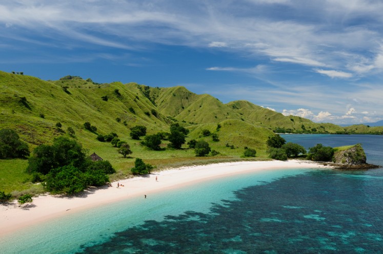 Picturesque beaches with white sand and turquoise water in Komodo National Park. 