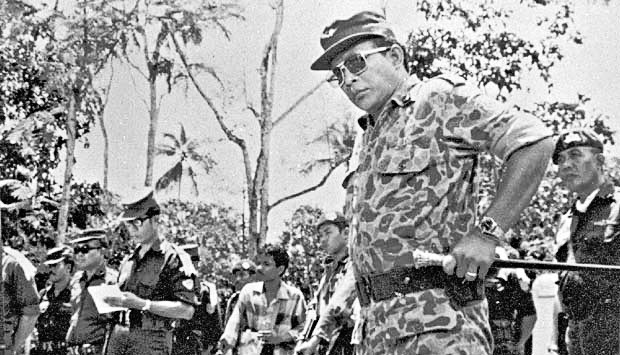 Lesson learned – Then Maj.Gen.Soeharto (right) let an operation to remove the bodies of military generals, who were killed and dumped into a well at the G30S coup headquarters called “Lubang Buaya” in the 1965 incident. 