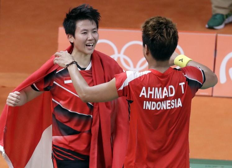Indonesian team wins badminton mixed doubles 