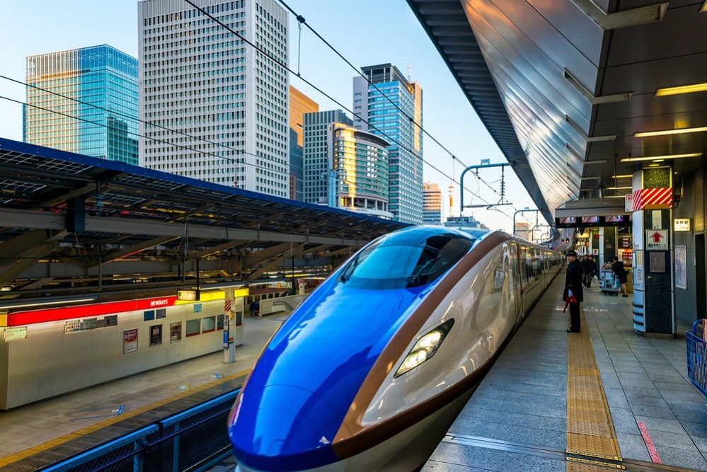 A Shinkansen train pulls into Tokyo Station on Jan. 3, 2015, in Tokyo, Japan. Image: Shutterstock.com/Vincent St. Thomas