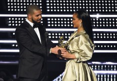 Rihanna thanks Drake for 'touching' MTV VMA speech 