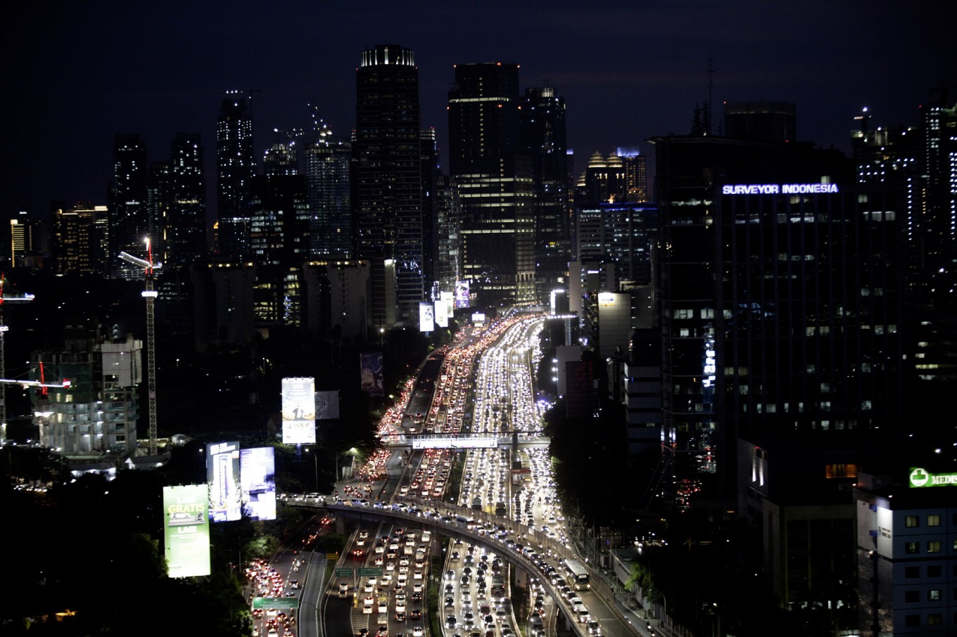 Odd-even traffic policy re-implemented on Semanggi-Kuningan street