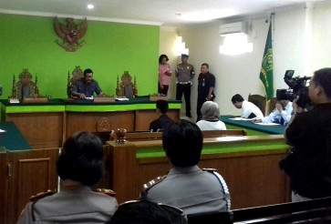 Makassar student found guilty of assaulting teacher 