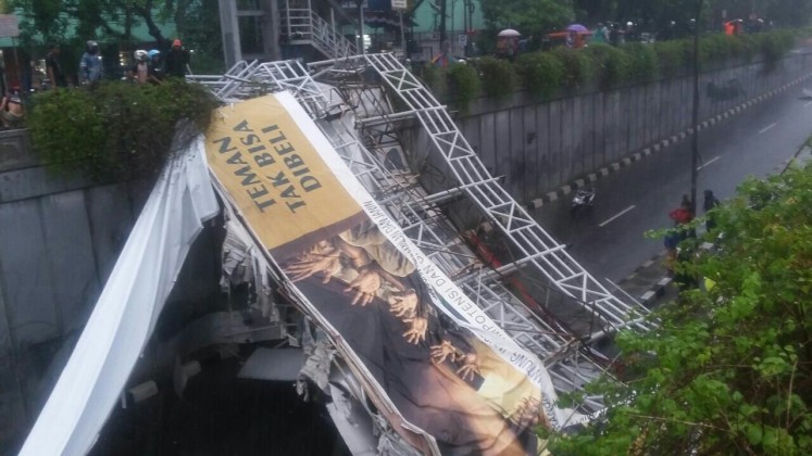 Pasar Minggu bridge collapses, 3 dead 