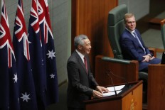 Singapore's leader visits Australia to improve defense ties 