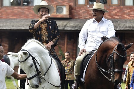 President Joko “Jokowi” Widodo (left) and Gerindra Party chairman <a href=