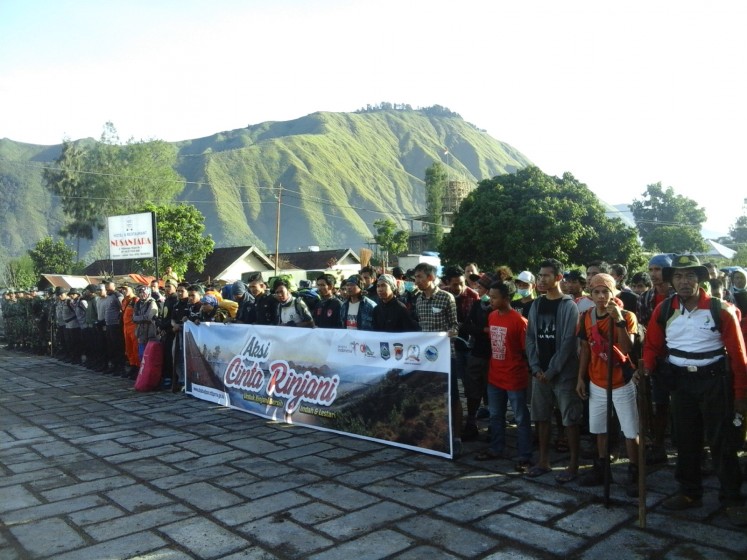 Save the environment: More than 500 people prepare themselves on Dec. 10, 2016, to clean up and plant trees on Mt. Rinjani, a tourist destination famous for its beauty and notorious for its dirty condition. 