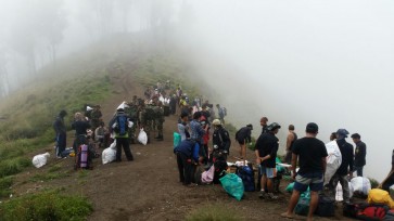 NTB creates task force to tackle garbage on Mt Rinjani