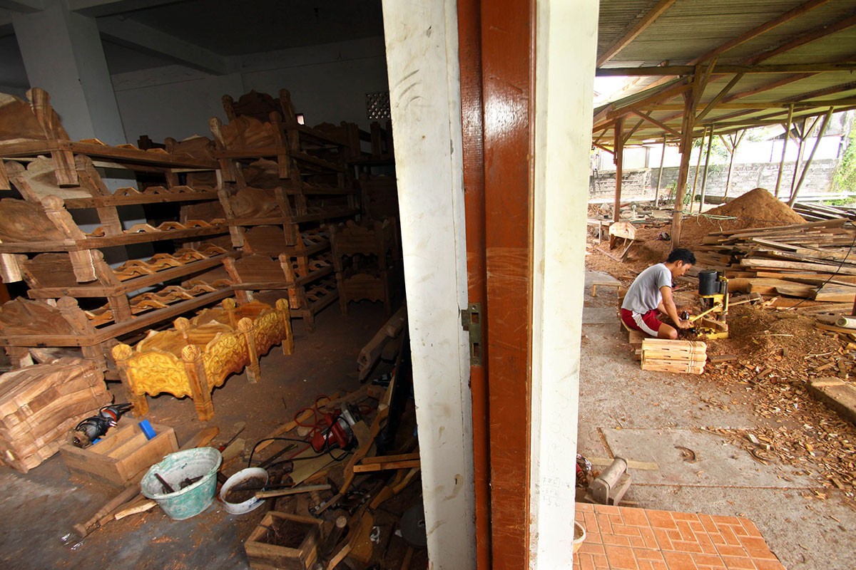 A worker makes the wooden racks for gamelan sets. Image: JP/Aditya Sagita