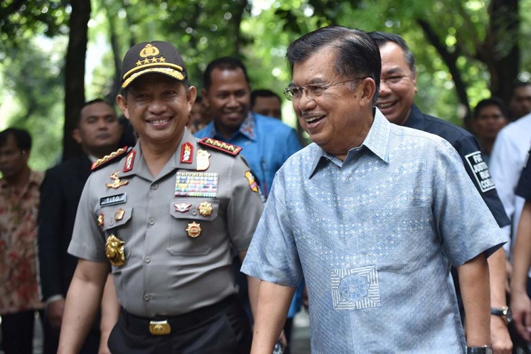 Cast your vote: Vice President Jusuf Kalla, accompanied by National Police chief Gen. Tito Karnavian, arrives at polling station TPS 3 Pulo in  Kebayoran Baru to vote in the Feb. 15 Jakarta gubernatorial election.  
