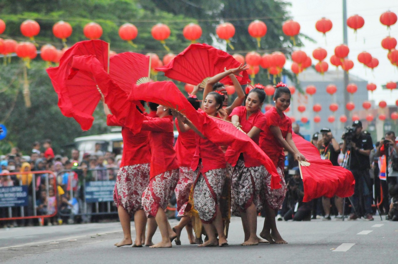 Dancers from the Indonesian Art Institute (ISI) in Surakarta perform during the Adeging Kutha Sala dance performance on Feb. 18. Image: The Jakarta Post/Ganug Nugroho Adi