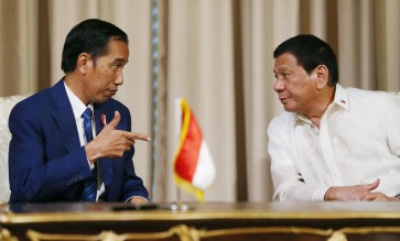 Jokowi, Duterte talk on the phone about terrorism, security