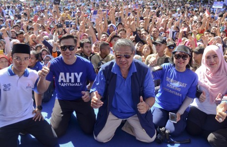 West Nusa Tenggara Governor M. Zainul Majdi (left), Agus Harimurti Yudhoyono (second left), Democratic Party chairman and former president Susilo Bambang Yudhoyono (center) and former first lady Ani Yudhoyono (second right) pose together in Bumi Gora Park in Mataram, West Nusa Tenggara, in this May 7, 2017, file photo.