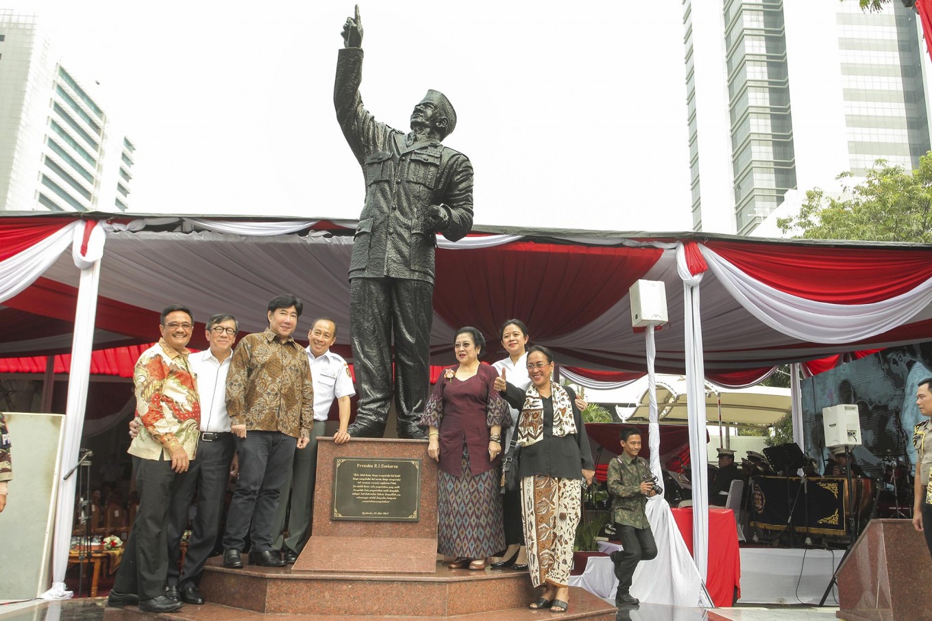 Police investigate reports of blasphemy in Sukmawati’s poem
