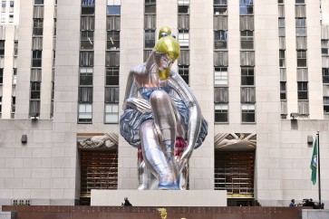 Angry Ukrainians say they've seen Koons's 'Ballerina' before