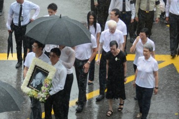 Singapore PM says sorry for family feud