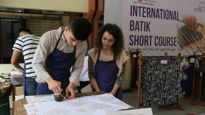 Foreign students learn batik-making during the International Batik Short Course. 