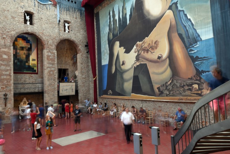 Visitors walk around Salvador Dali's tomb inside the Teatre-Museu Dali (Theatre-Museum Dali) in Figueras on July 18, 2017 ahead of the exhumation of the artist's remains. The remains of the world-famous surrealist, who is buried in his museum in Figueras, in northeastern Spain, were ordered exhumed after a woman who claims to be his daughter filed a paternity claim.