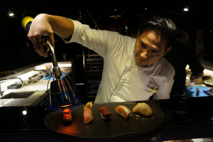 A chef at Henshin prepares Nigiris Nikkei. 