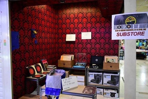 Best of both worldsr: Sub Store's flagship shop at Santa Market offers well-curated vinyl records both from the local music scene and Western artists.