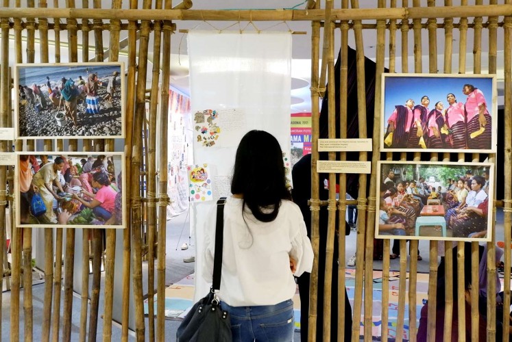 Story from the east: A woman enjoys the photo exhibition for Yang Terbit Bersama Matahari (Rise with Sun) at the Senayan City shopping mall in Jakarta in July.