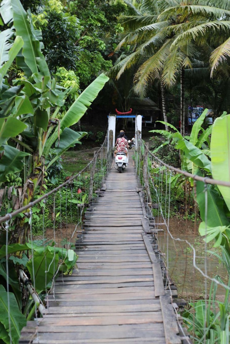Most beaches are only accessible by motorcycles by crossing wooden bridges over the river.