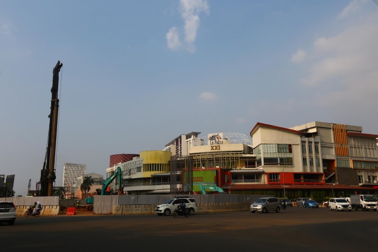 The light rail transit (LRT) development on Jl Boulevard Raya, Kelapa Gading. 