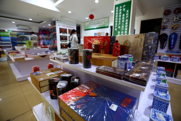 Chinese book store Xhinzhi offers a range of books written in Mandarin Chinese as well as Chinese tea sets, mahjong and calligraphy sets.