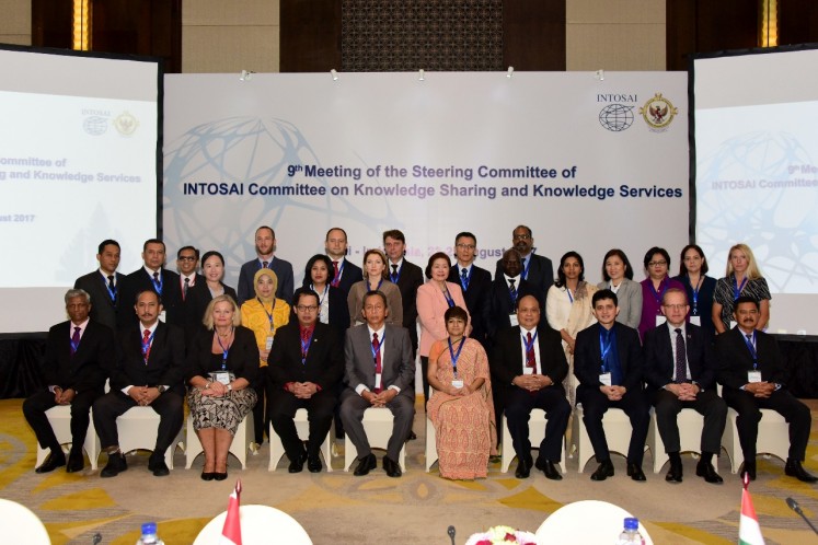 Participants of the 9th meeting of the Steering Committee of the International Organization of Supreme Audit Institutions (INTOSAI) committee on knowledge sharing and knowledge service pose during a group photo session in Bali, Aug. 23, 2017.