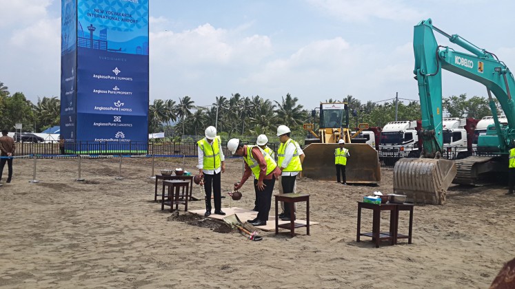 Get ready: President Joko “Jokowi” Widodo (left) observes the first stone laid to mark the start of the construction process of a new airport in Kulon Progo, Yogyakarta, on Jan.27. 