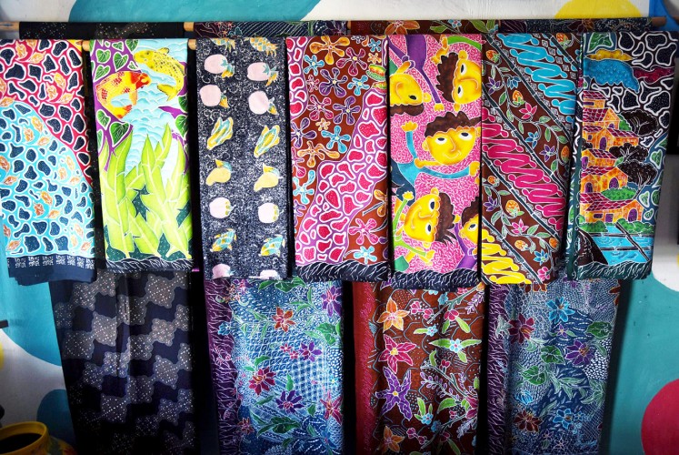 Colorful: Finished batik products adorned with vibrant motifs.
