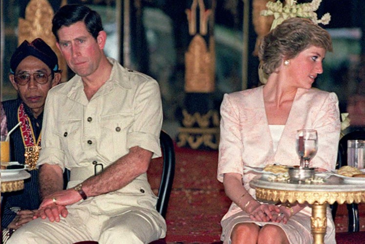 This file photo dated 5 November 1989 shows the Prince (L) and Princess of Wales watching Indonesian tribal dancers in Yogyakarta, Indonesia. Princess Diana rocked the monarchy when she leaked shocking details of palace life to author Andrew Morton, who told AFP the revelations are still causing damage 20 years after her death.