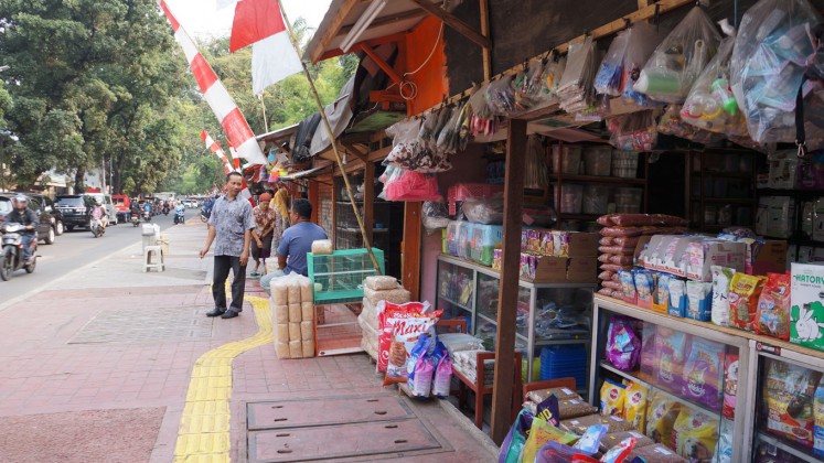 Pet market on Jl. Barito I, Kebayoran Baru in South Jakarta.