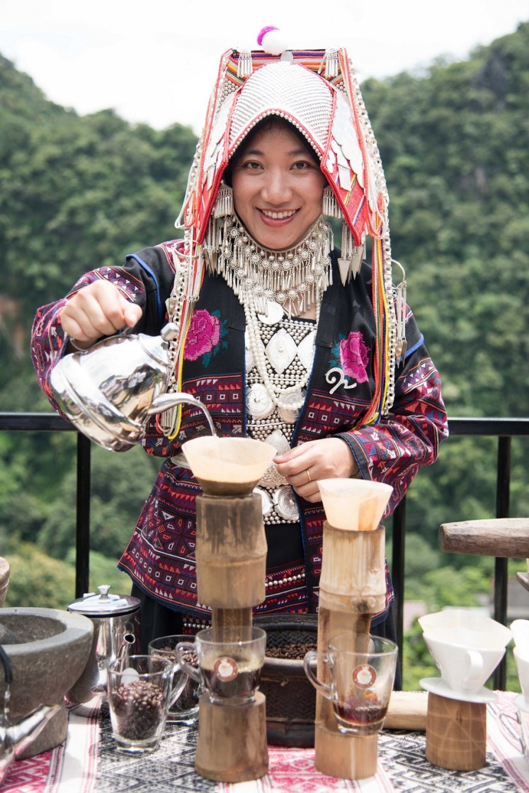 Coffee brewing is a part of the tourist activities on offer in Pha Mee village. 