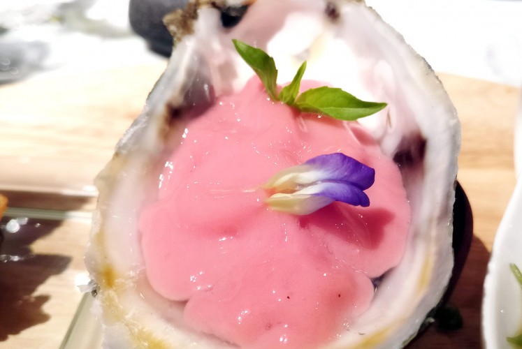 Tasty: An oyster from the Java Sea topped with dabu-dabu espuma is served during the eight-course Samudera Nusantara seafood dinner at Nusa Indonesian Gastronomy in Kemang, South Jakarta.