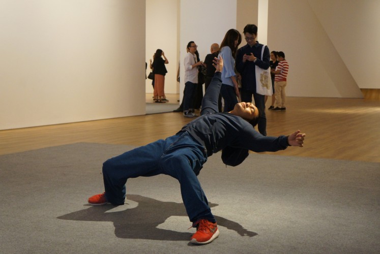 The art performance of 'In the Blink of an Eye' by China-based artist Xu Zhen.