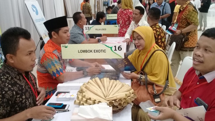 Buyers and sellers interact at the International Halal Travel Fair 2017 on Friday, Sept. 15, at the Islamic Center NTB Ballroom in Mataram, West Nusa Tenggara.