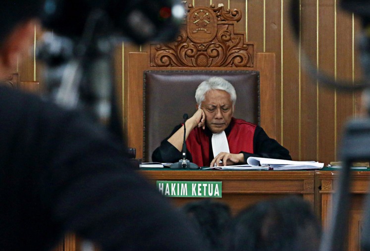 Judge Cepi Iskandar leads the pretrial hearing requested by House of Representatives Speaker Setya Novanto at the South Jakarta District Court on Sept. 22. 