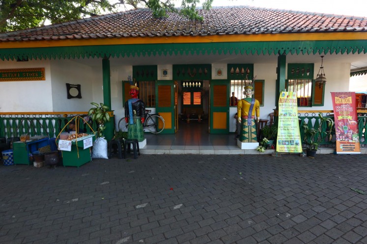 A traditional Betawi house at Lenggang Jakarta food court area at the National Monument (Monas) compound. Betawi culture ornaments will beautify 180 rooms of city-owned Grand Cempaka Hotel in Central Jakarta.