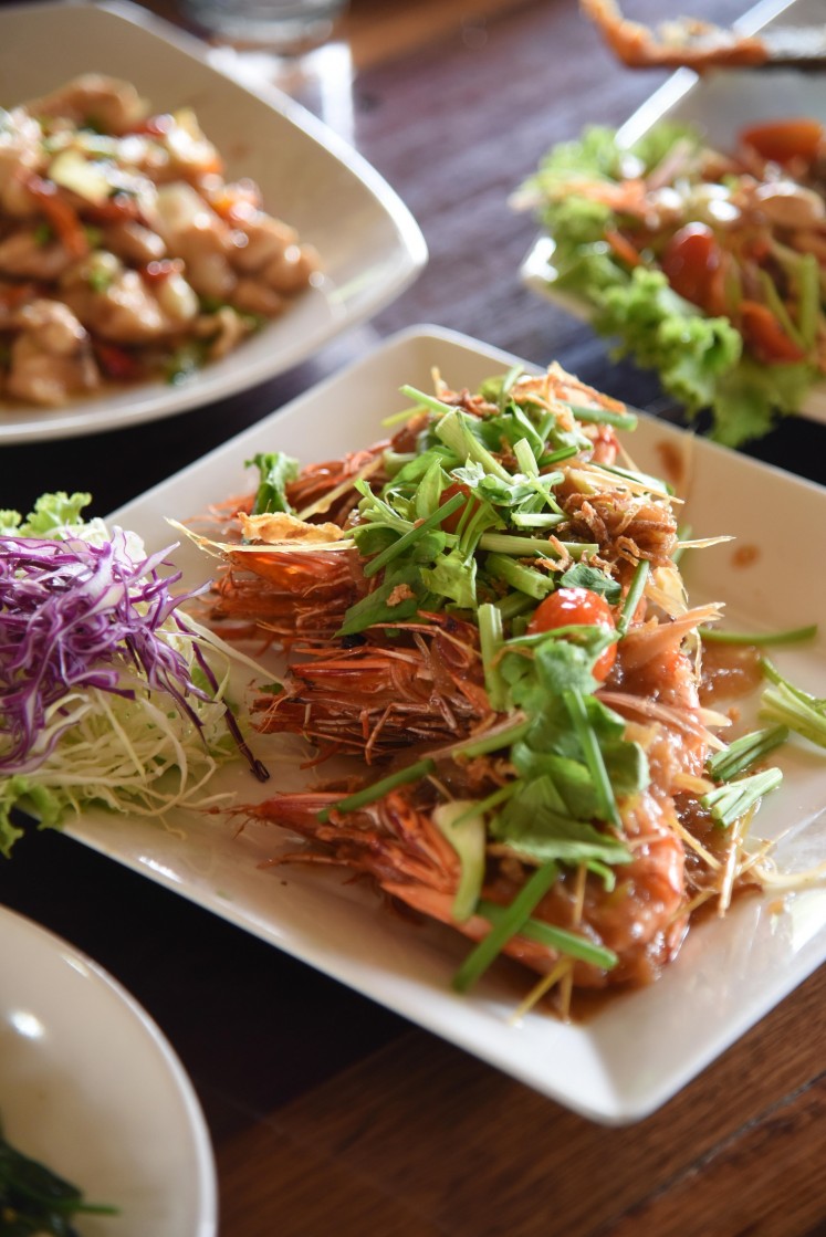 One of the seafood dishes served at Baan Ma-Yhing riverside restaurant.