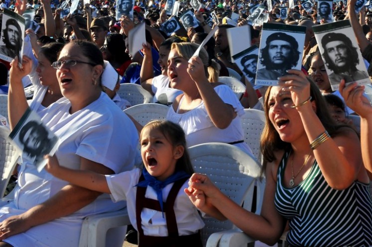  Cubans participate in the commemoration of the 50th anniversary of Ernesto 