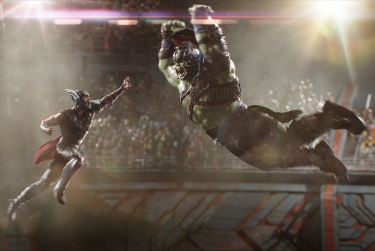 A gladiator-like match between Thor (left, played by Chris Hemsworth) and the Hulk (right, played by Mark Ruffalo).