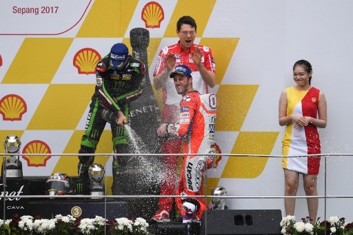 Dovizioso wins in Malaysia to extend title fight
