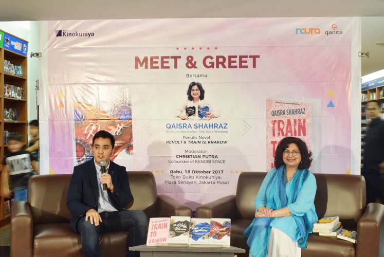 Power of words: Author Qaisra Shahraz (right) and moderator Christian Putra speak during a meet and greet event at the Kinokuniya Bookstore in the Plaza Senayan mall in Central Jakarta.