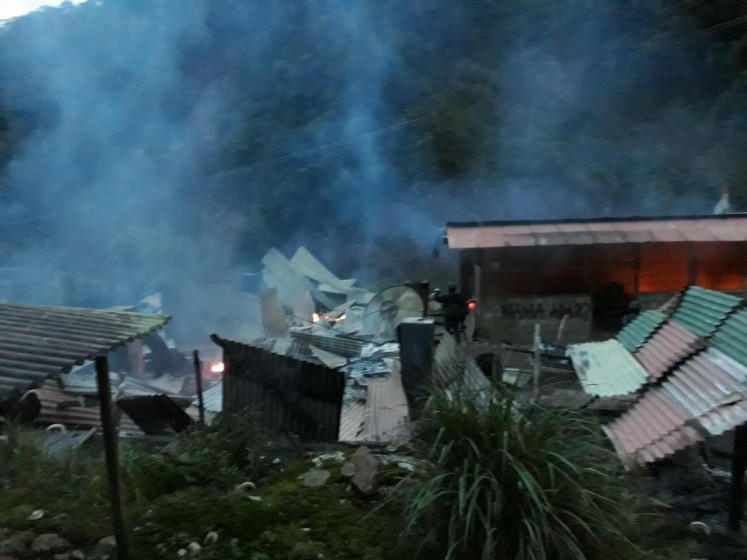 Five kiosks owned by local people in Kampung Utikini, Mimika, Papua, were set ablaze by an armed group at 2 a.m. on Sunday. There were no casualties in the incident.