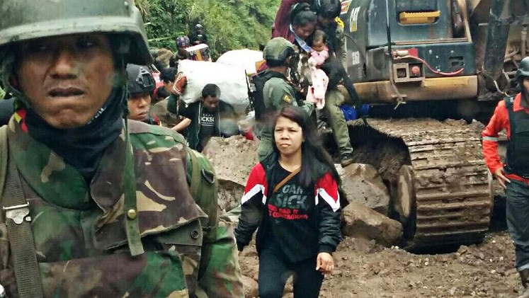 Liberated: Military personnel escort hundreds of civilians out of Banti and Kimbeli villages in Tembagapura, Mimika, Papua, on Friday.