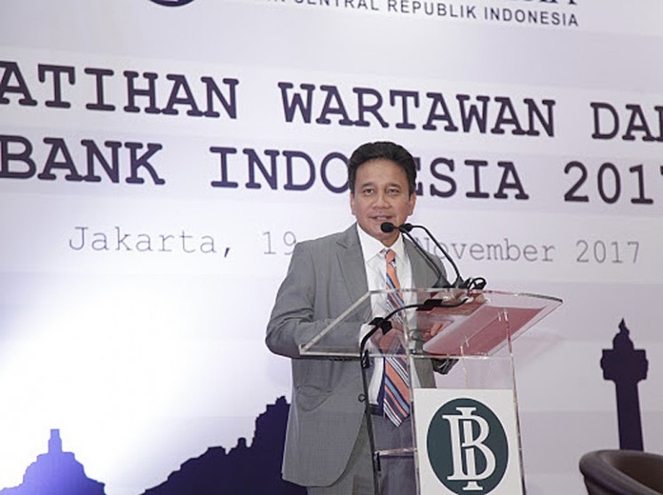 Bank Indonesia senior deputy governor Mirza Adityaswara speaks at a journalist workshop held by the central bank in Jakarta from Nov.19 to Nov.21.