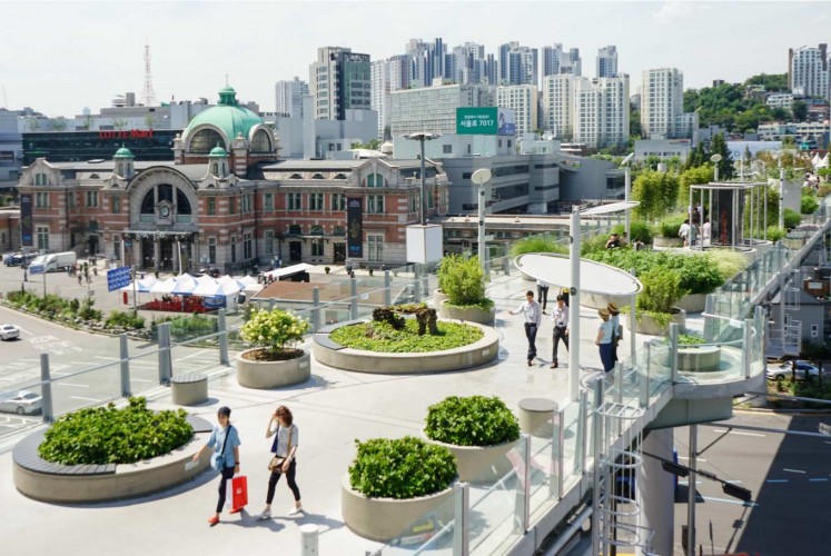 Seoullo 7017 refers to a pedestrian overpass located in the middle of Seoul.
