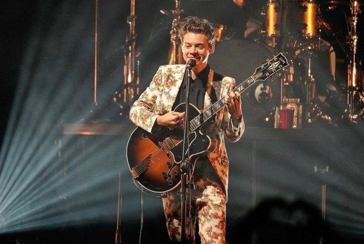 Harry Styles sprinkled his magic dust over his fans in Singapore on Thursday.